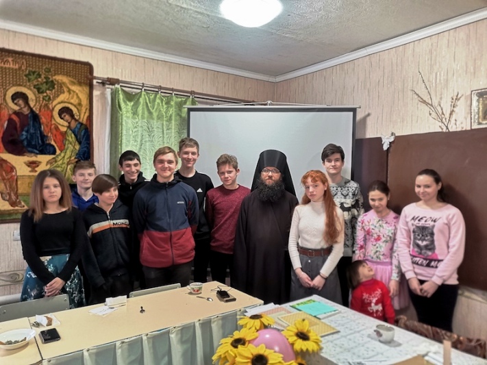 Духовно-просветительском центре Острогожска прошло очередное общение духовенства с молодёжью