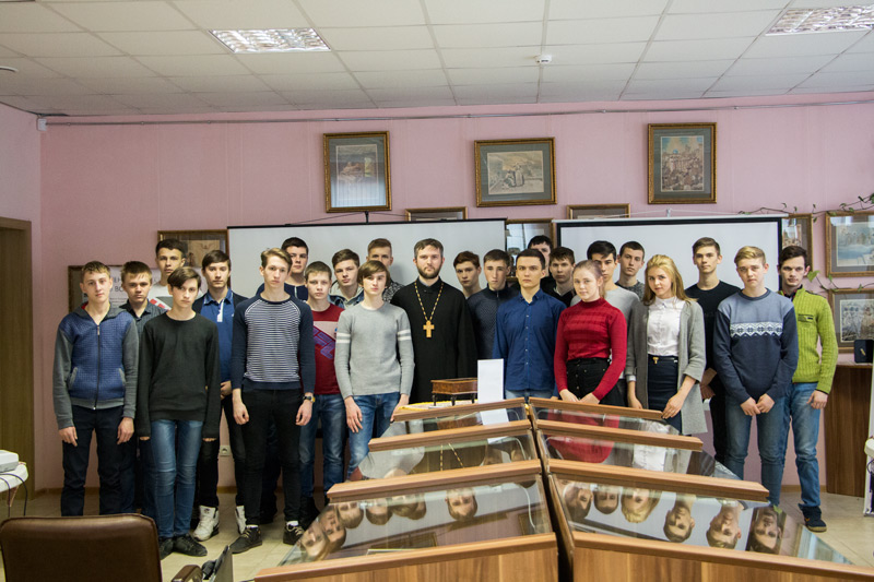 Школьники и студенты посетили епархиальный музей