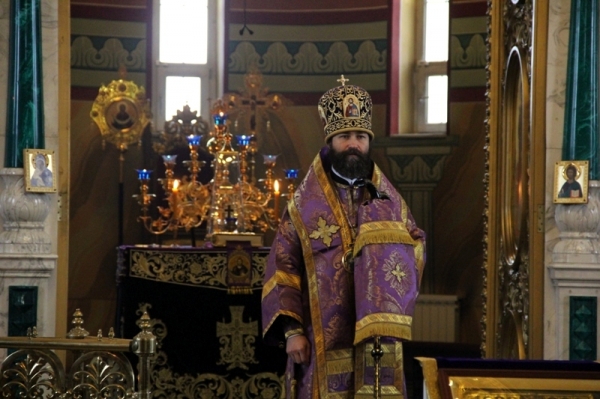 В Великий Четверток Преосвященнейший епископ Россошанский и Острогожский Андрей совершил Литургию в Ильинском кафедральном соборе