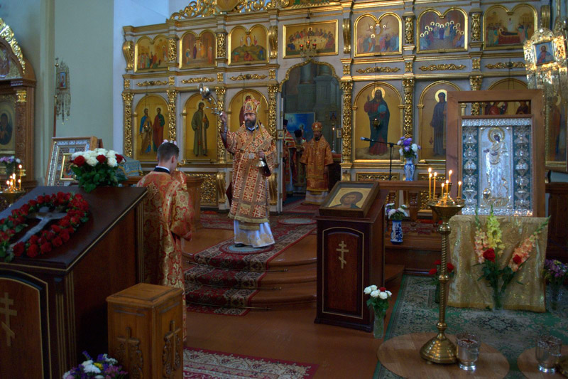 Епископ Россошанский и Острогожский Андрей и епископ Борисовский и Марьиногорский Вениамин совершили Божественную литургию Благовещенском монастыре
