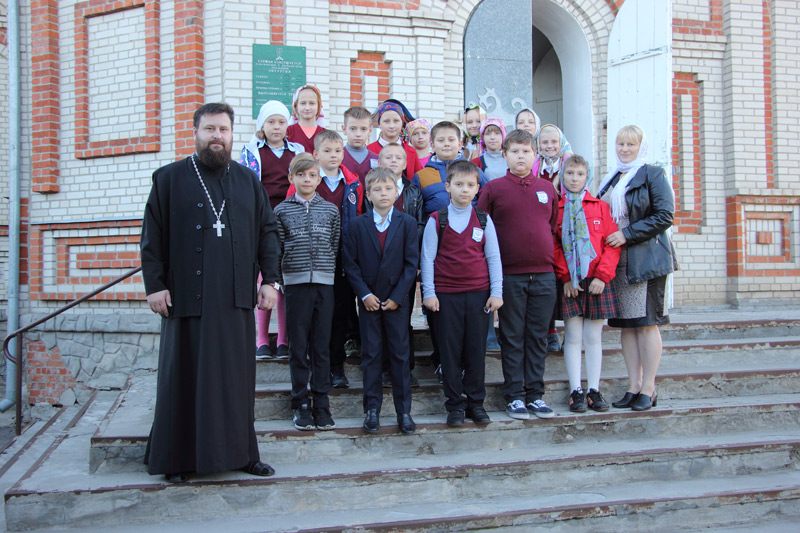 Экскурсия для школьников в Казанском храме Каменки