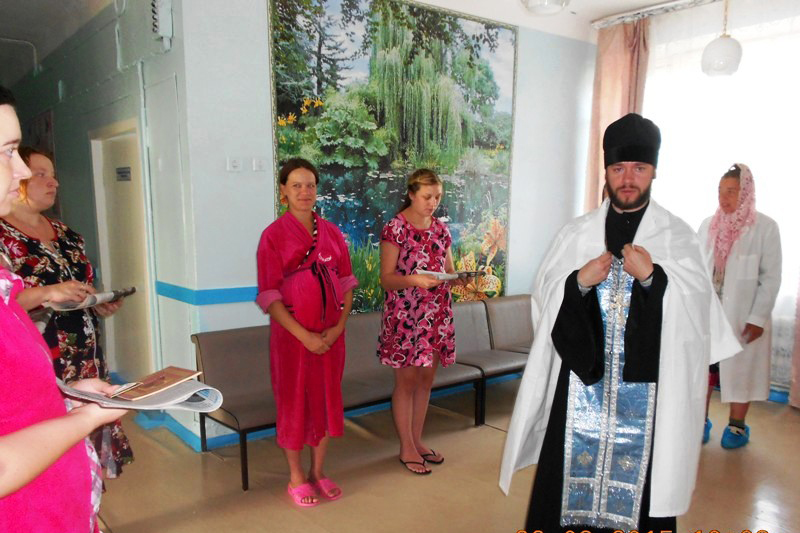 Молебен в Подгоренской ЦРБ перед Феодоровской иконой Богородицы