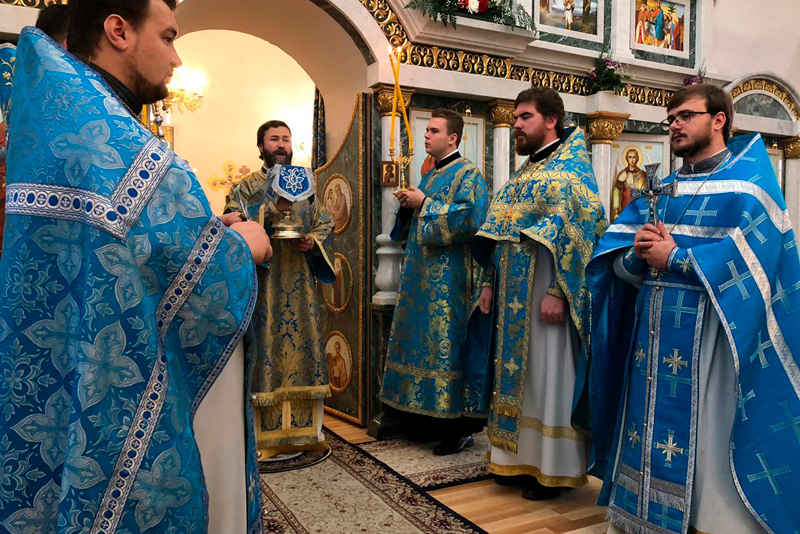 Архипастырское богослужение в день престольного праздника Казанского храма