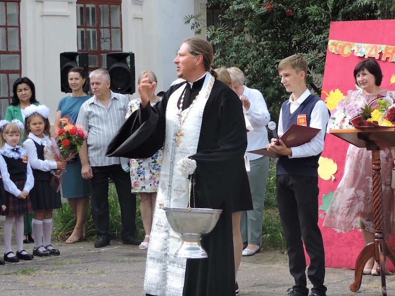 В День знаний в СОШ №4 г. Острогожска прошла торжественная линейка к началу учебного года