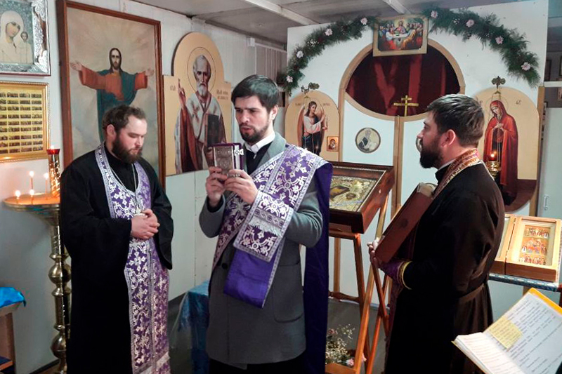 В Россошанском благочинии совершен молитвенный Крестный ход со святынями