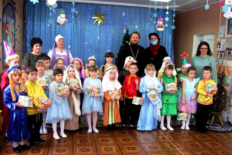 Благочинный посетил Рождественский утренник детского сада «Звездочка»
