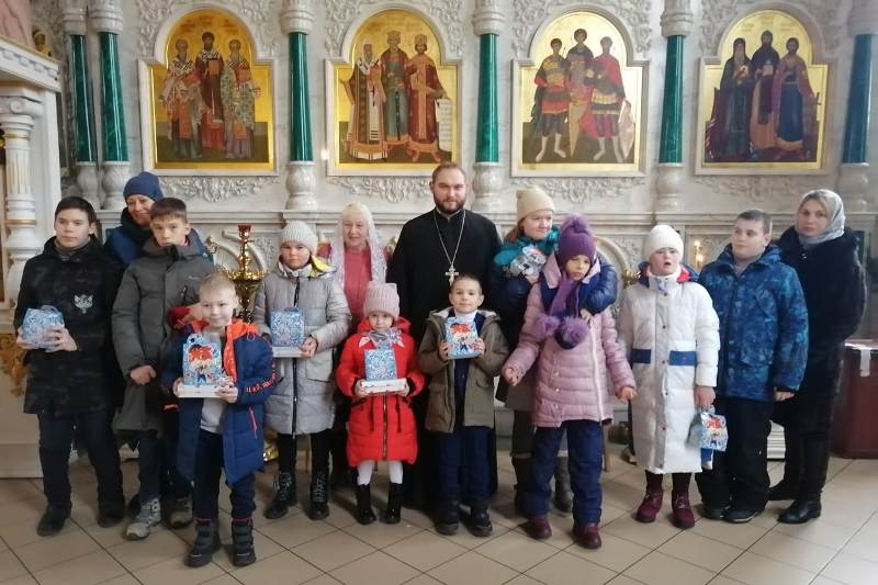 В Ильинском кафедральном соборе поздравили детей с ограниченными возможностями с Рождеством Христовым