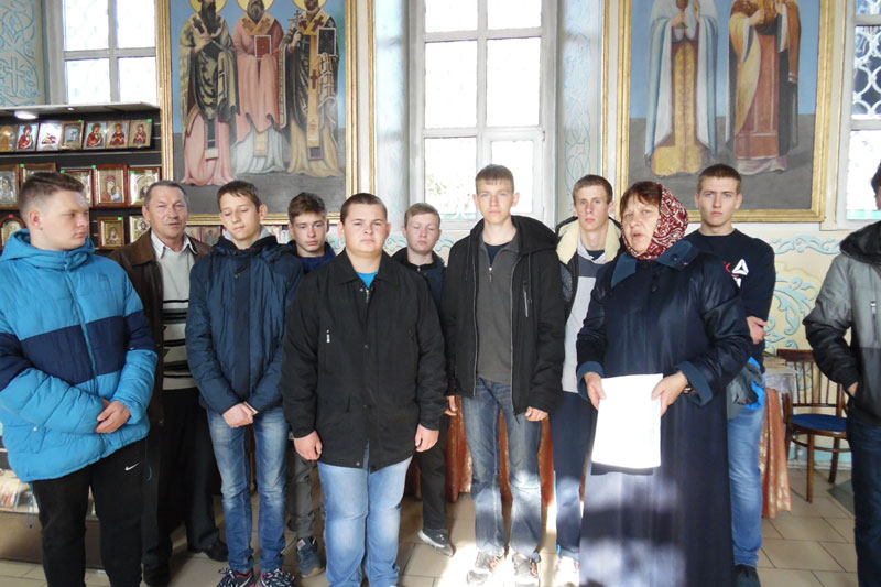Студенты колледжа посетили выставку памяти новомучеников