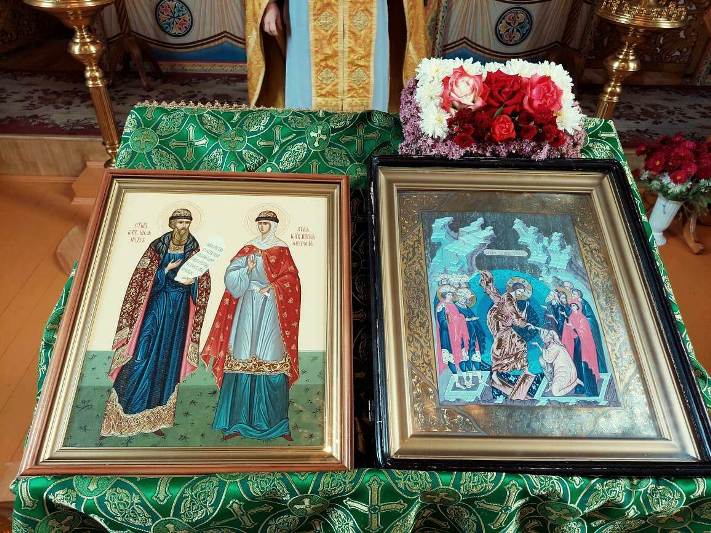 В Троицком храме молитвенно встретили день памяти святых благоверных князя Петра и княгини Февронии Муромских
