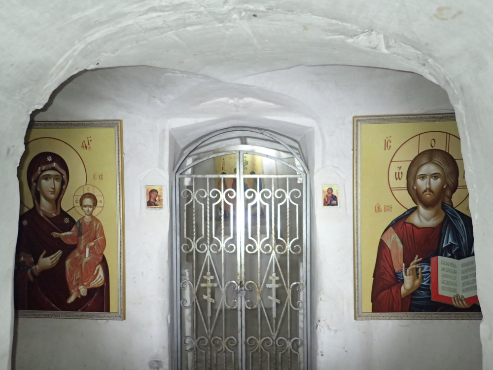 Пещерный храм Бога Духа Святого Воскресенского Белогорского мужского монастыря