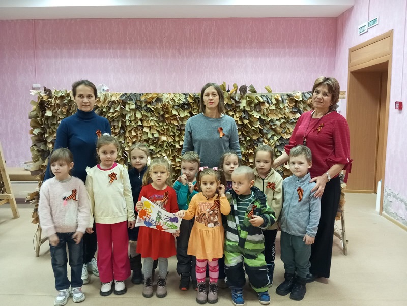 Воспитанники детского сада с. Новая Калитва приняли участие в плетении маскировочных сетей Воспитанники детского сада с. Новая Калитва приняли участие в плетении маскировочных сетей