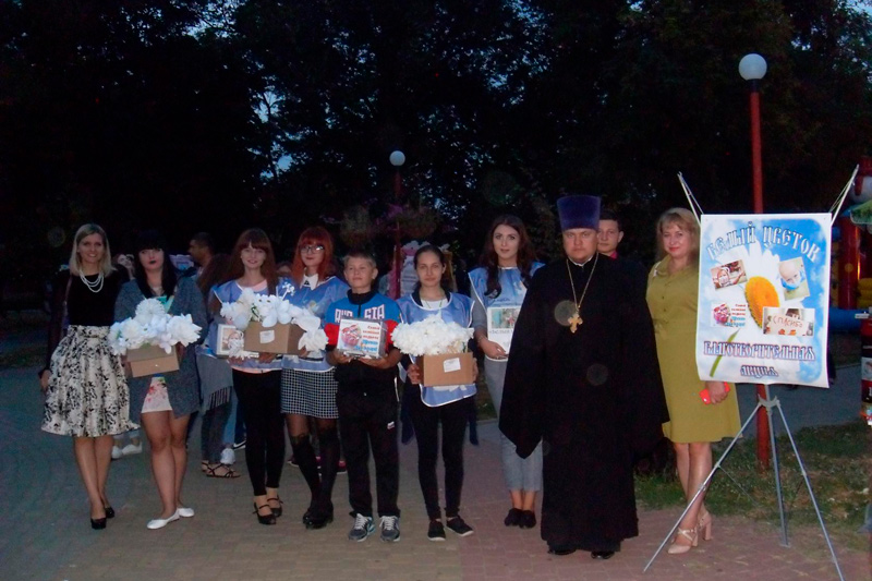 Благочинный благословил волонтеров на участие в благотворительной акции в День города