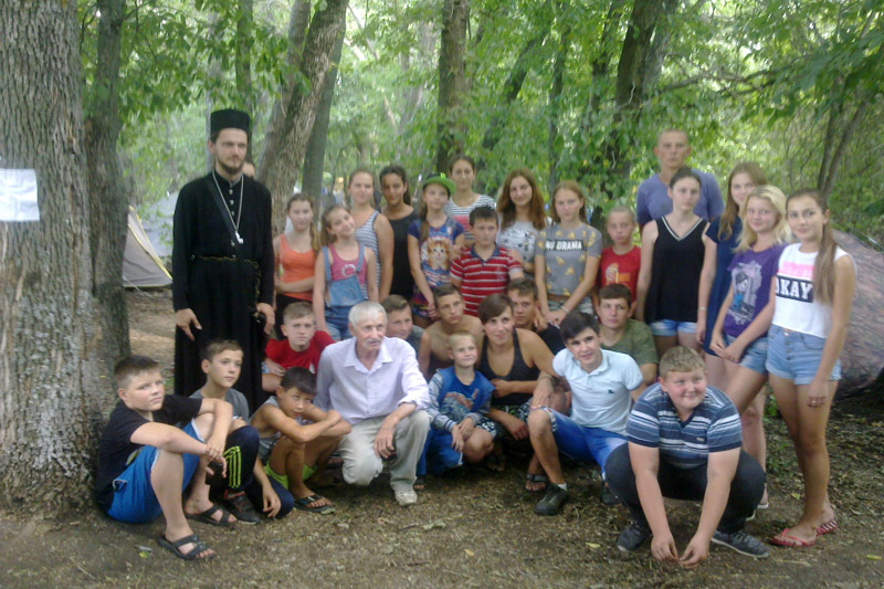 Священнослужитель посетил археологический лагерь под селом Дубрава