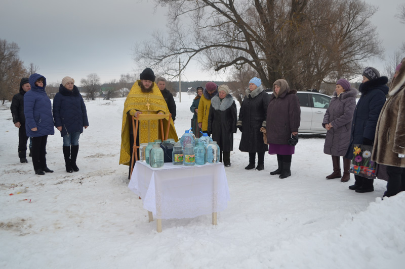 Великое освящение воды и Крещенские купания в Петропавловке Острогожского района