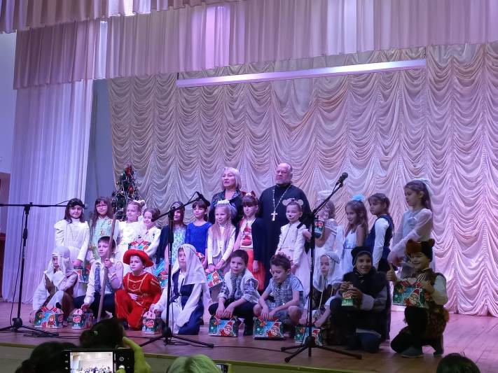 В Репьевской школе прошел рождественский концерт «Свет Рождественской звезды»