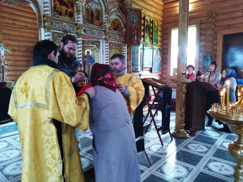В Лозовом совершили Божественную Литургию Преждеосвященных Даров