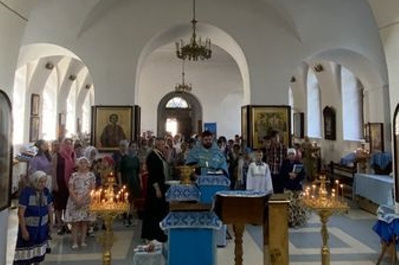 В Казанском храме попросили благословения Божия перед началом учебного года