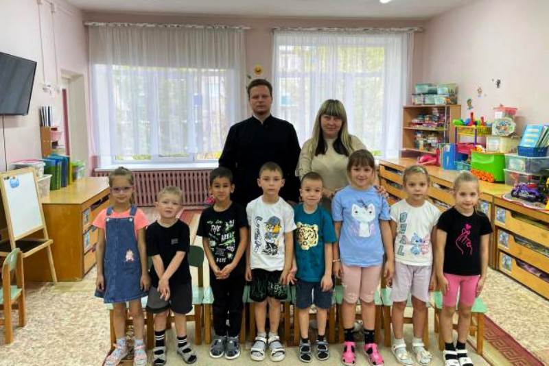 Встреча диакона с воспитанниками детского сада Россоши Встреча диакона с воспитанниками детского сада Россоши