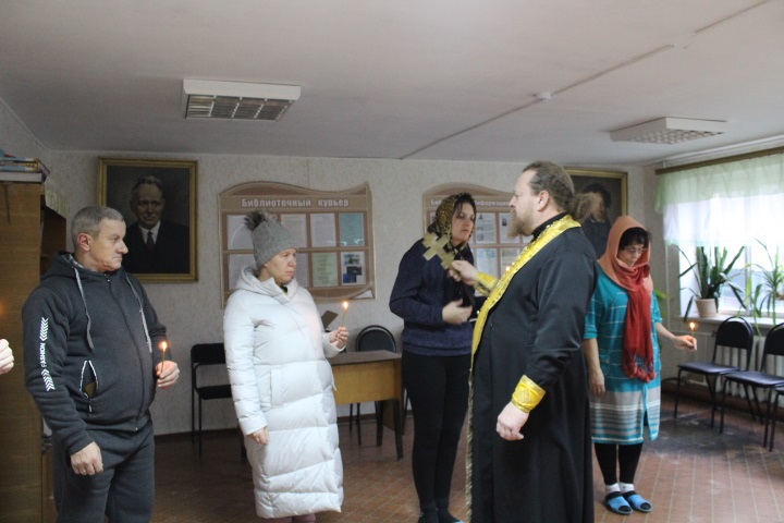 Представители благочиния посетили пункт временного проживания беженцев из ДНР, ЛНР и Харьковской области