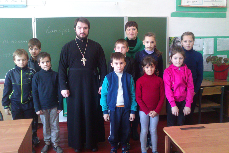 Иерей Александр Еремин посетил школы г.Острогожска и района с открытыми уроками