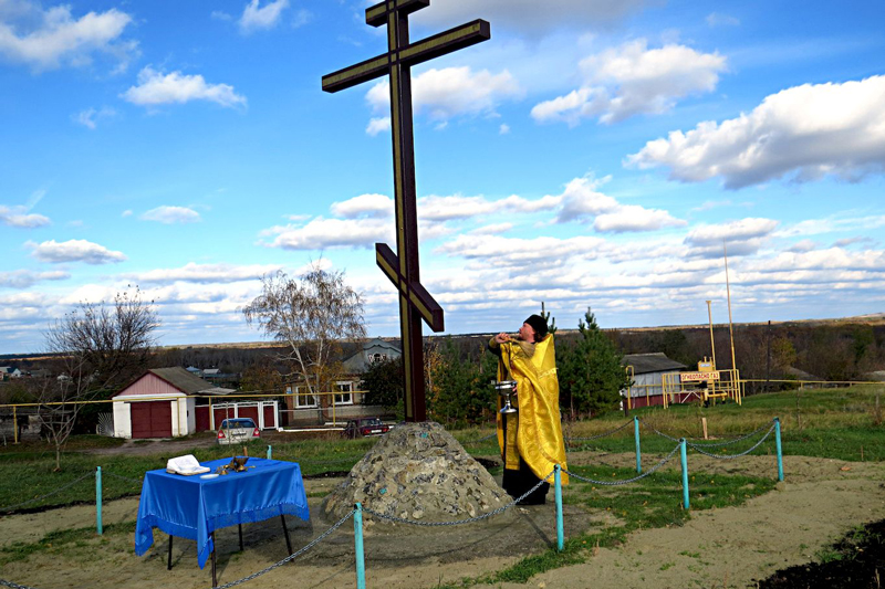 Освящение поклонного креста в с. Дерезовка
