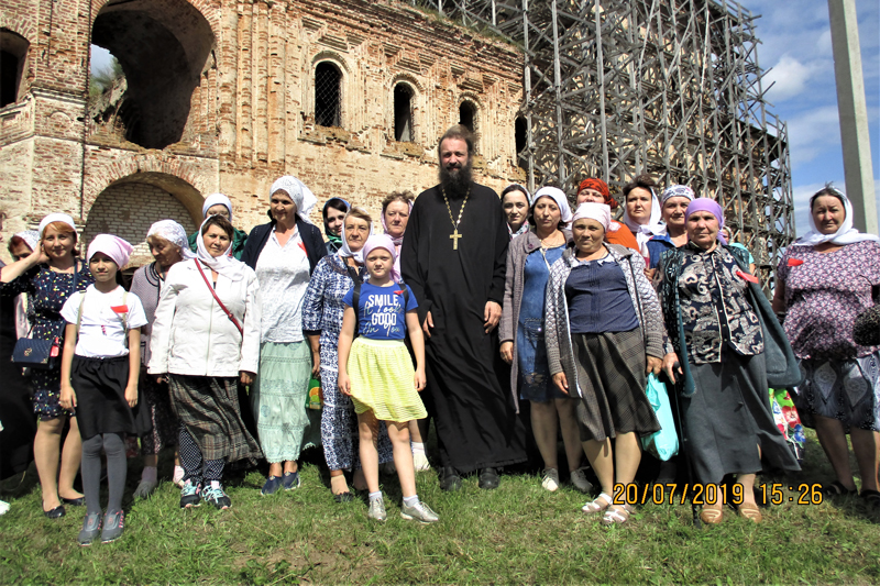 Верхнемамонцы поклонились великим православным святыням