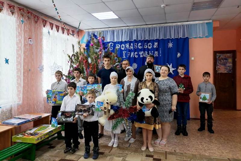 Благочинный посетил Калачевский детский реабилитационный центр "Родничок"