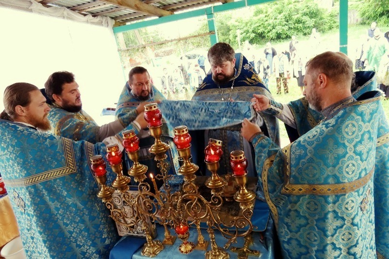 Соборное богослужение духовенства благочиния перед местночтимой чудотворной иконой