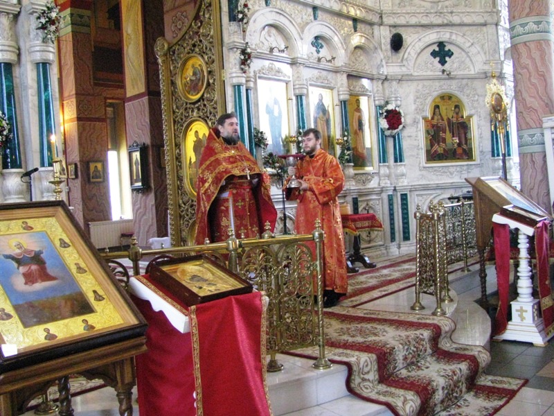 Богослужение Светлой субботы в Свято-Ильинском кафедральном соборе г. Россошь