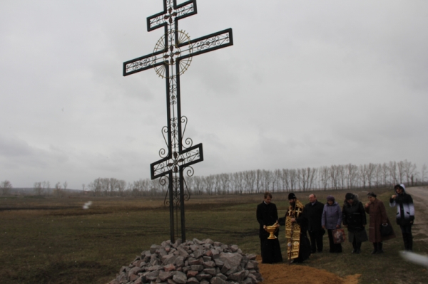 Епископ Россошанский и Острогожский Андрей совершил освящение охранных крестов в поселке Воронцовка Павловского района