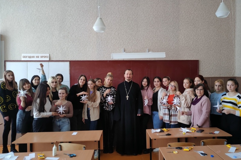 В Павловском филиале педагогического колледжа прошла встреча с настоятелем Покровского храма г. Павловск