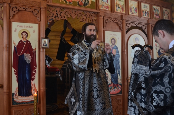 Преосвященнейший епископ Андрей совершил Литургию Преждеосвященных Даров в Белогорском Воскресенском мужском монастыре