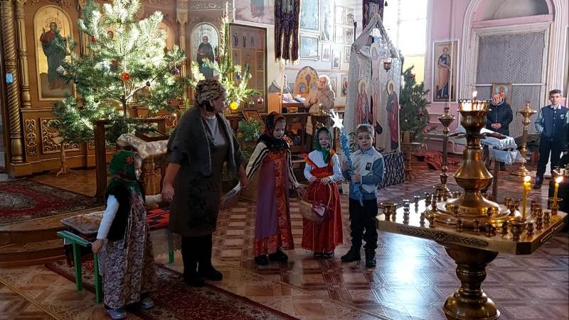 В храме святого великомученика Пантелеимона села Пришиб состоялся рождественский праздник.