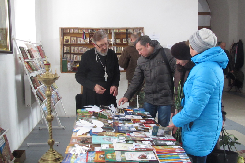 Ярмарка православной литературы в храме