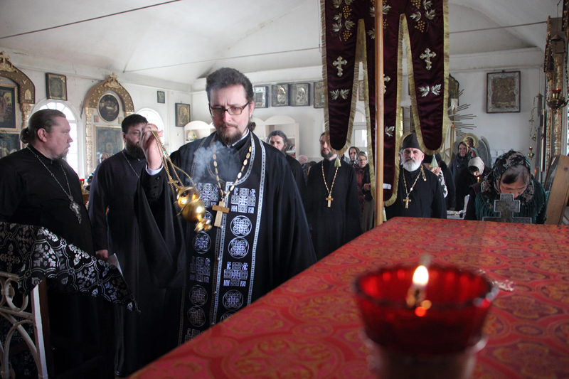 Священнослужители епархии почтили память свмч. Николая Сильченкова