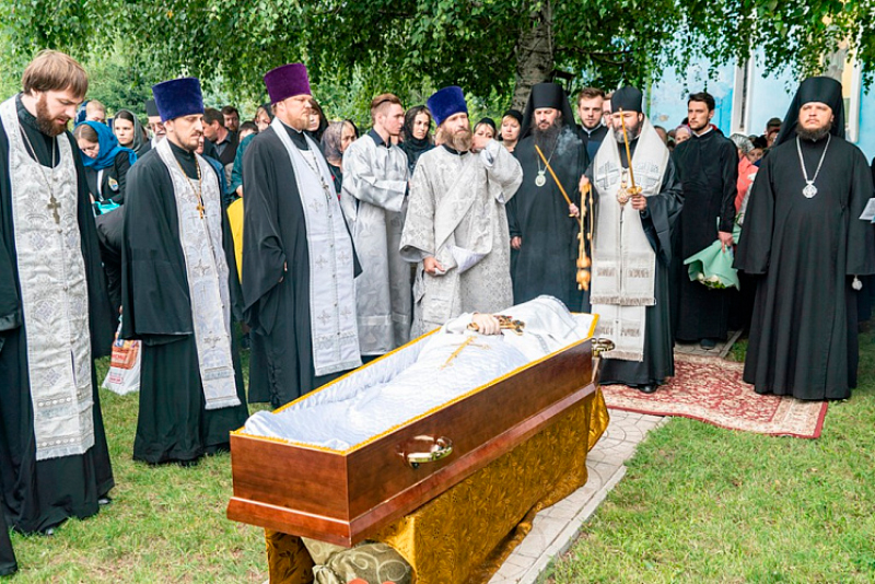 Епископ Россошанский и Острогожский Андрей совершил Чин погребения новопреставленного игумена Иннокентия (Никифорова)