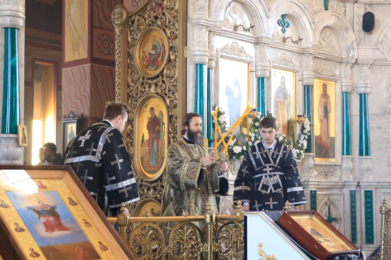 Епископ Россошанский и Острогожский Андрей возглавил последнюю в нынешнем Великом посту литургию Преждеосвященных Даров