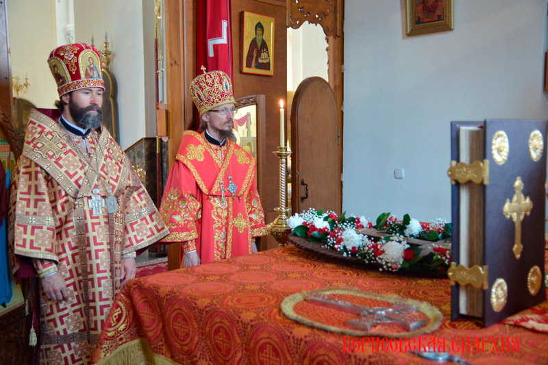 Епископ Вениамин и епископ Андрей совершили Вечерню в Воскресенском кафедральном соборе города Борисова