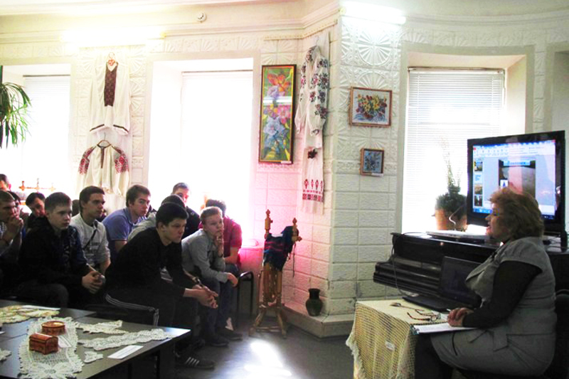 Школьники и студенты г. Павловска в рамках Дня православной книги посетили Павловский краеведческий музей