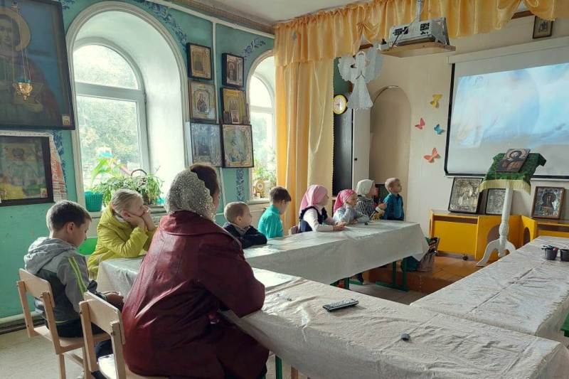 В Троицком храме п.г.т. Подгоренский начались занятия в воскресной школе