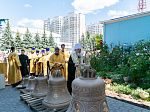 Митрополит Воронежский и Лискинский Сергий освятил новые колокола и крест для старинного воронежского храма