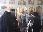 В пятницу второй седмицы Великого поста епископ Россошанский и Острогожский Андрей совершил Литургию Преждеосвященных Даров в Воскресенском Белогорском монастыре