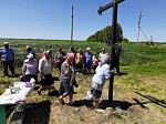 На въезде в Карпенково был освящен крест