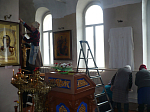 Работы по приготовлению храма к встрече праздника Пасхи