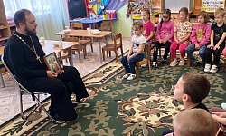 Настоятель Михайло-Архангельского храма с. Воронцовка посетил детский сад Настоятель Михайло-Архангельского храма с. Воронцовка посетил детский сад