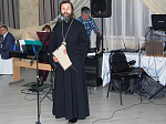 Преосвященнейший Андрей, епископ Россошанский и Острогожский, вручил сертификат на получение материальной помощи семье, воспитывающей ребёнка-инвалида