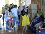 Благотворительную помощь привезли в Верхний Мамон.Помощь поступит многодетным и малообеспеченным семьям, переселенцам с Украины и одиноким старикам