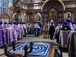 Клирикам Богучарского церковного округа вручили богослужебно-иерархические награды, благочинный был удостоен общецерковной награды