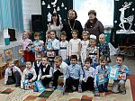 Благочинный посетил с Рождественским поздравлением Верхнемамонский детский садик «Гнездышко»