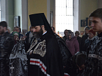 В Кантемировском благочинии Правящий Архиерей возглавил служение Литургии и побывал в районной библиотеке